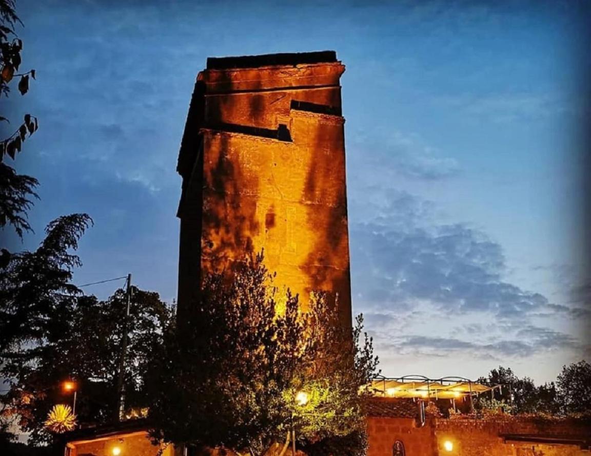 Torre Medievale Il Castellaccio Civita Castellana Luaran gambar
